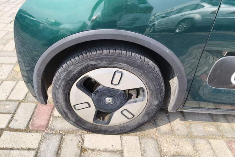 Used Baojun KiWi EV 2022 Artist Lite Edition Lithium Iron Phosphate Left Front Wheel Hub