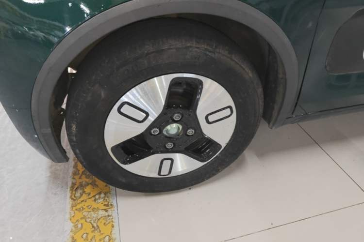 Used Baojun KiWi EV 2022 Artist Lite Edition Lithium Iron Phosphate Left Front Wheel Hub