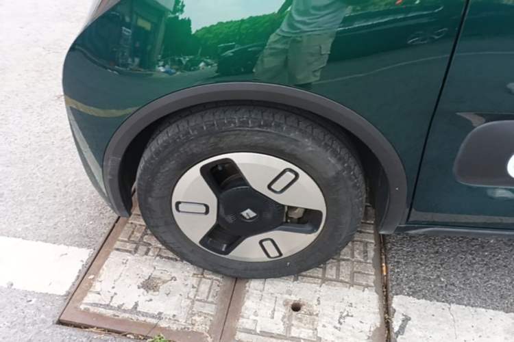 Used Baojun KiWi EV 2022 Artist Lite Edition Ternary Lithium Left Front Wheel Hub