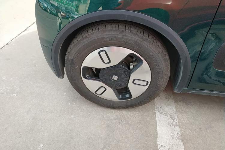 Used Baojun KiWi EV 2022 Designer Lite Edition Lithium Iron Phosphate Left Front Wheel Hub