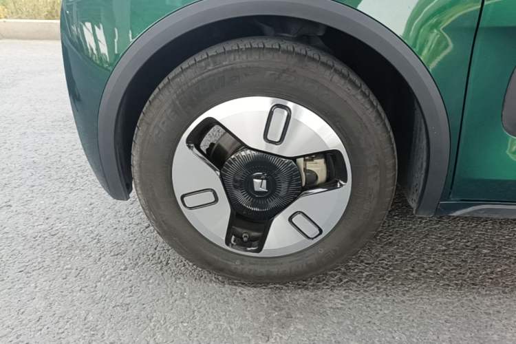 Used Baojun KiWi EV 2022 Designer Lite Edition Ternary Lithium Left Front Wheel Hub