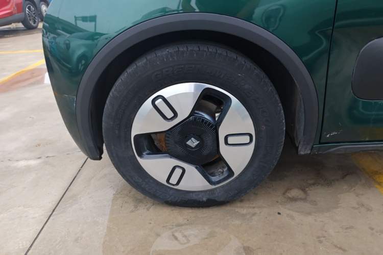 Used Baojun KiWi EV 2022 Designer Lite Edition Ternary Lithium Left Front Wheel Hub