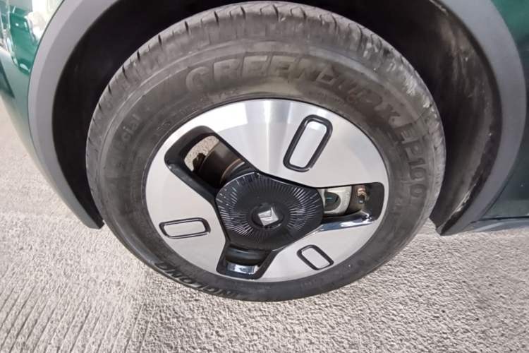 Used Baojun KiWi EV 2022 Designer Lite Edition Ternary Lithium Left Front Wheel Hub