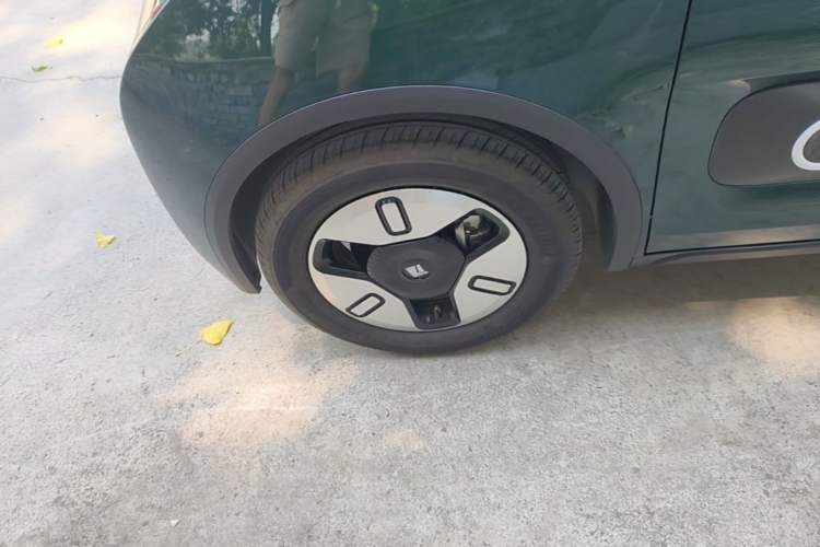 Used Baojun KiWi EV 2022 Designer Lite Edition Ternary Lithium Left Front Wheel Hub