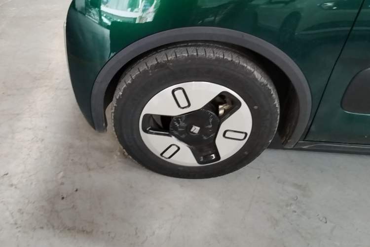 Used Baojun KiWi EV 2022 Designer Lite Edition Lithium Iron Phosphate Left Front Wheel Hub