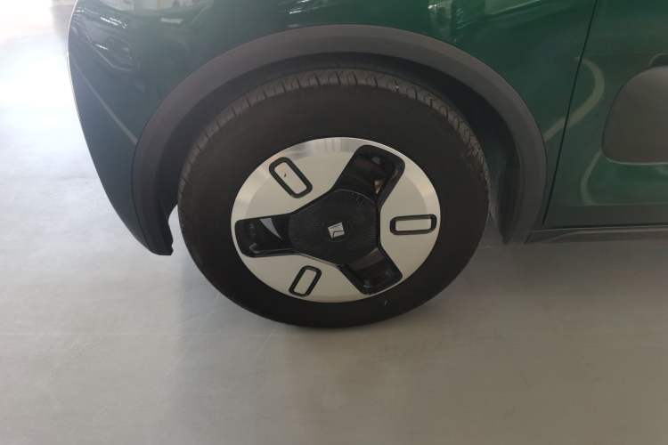 Used Baojun KiWi EV 2022 Designer Lite Edition Lithium Iron Phosphate Left Front Wheel Hub
