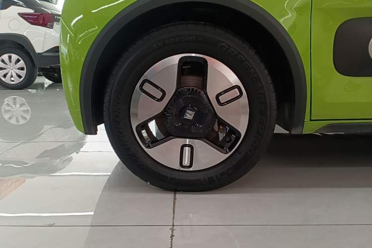 Used Baojun KiWi EV 2022 Designer Lite Edition Ternary Lithium Left Front Wheel Hub