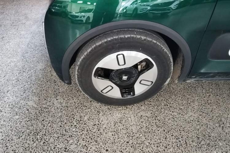Used Baojun KiWi EV 2022 Artist Lite Edition Lithium Iron Phosphate Left Front Wheel Hub
