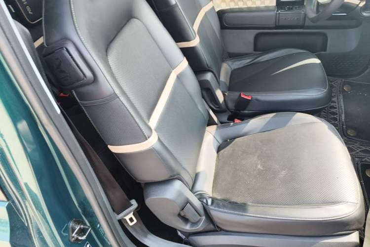 Used Baojun KiWi EV 2022 Artist Lite Edition Lithium Iron Phosphate Right Front Seat