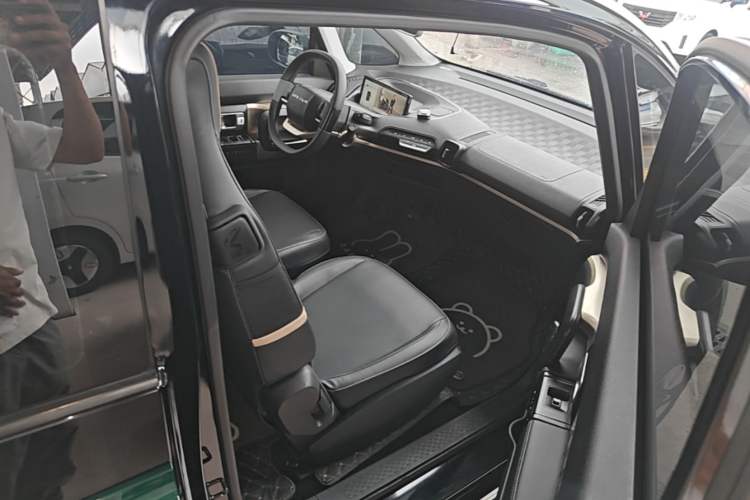 Used Baojun KiWi EV 2022 Artist Lite Edition Lithium Iron Phosphate Right Front Seat