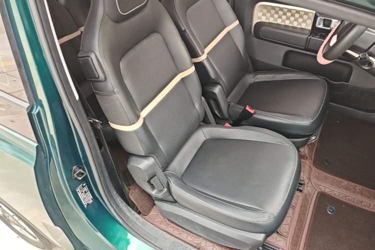 Used Baojun KiWi EV 2022 Artist Lite Edition Ternary Lithium Right Front Seat
