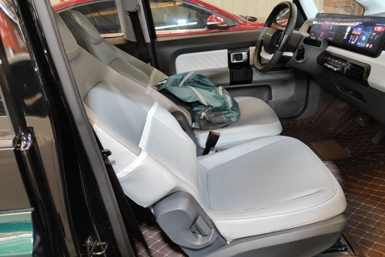 Used Baojun KiWi EV 2022 Artist Lite Edition Lithium Iron Phosphate Right Front Seat