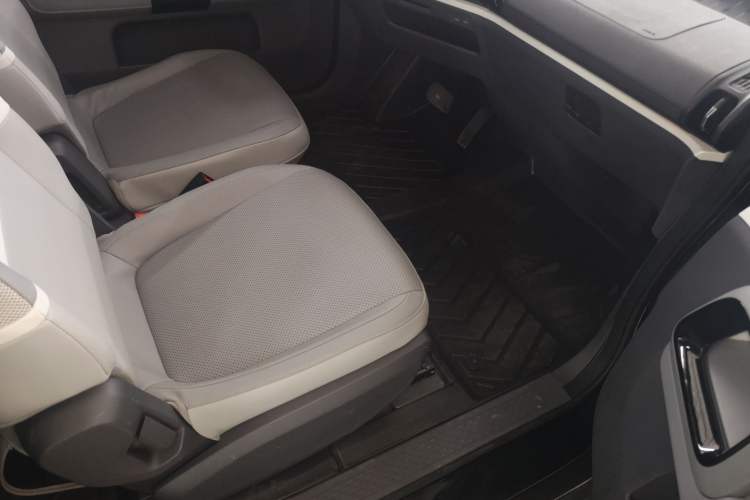 Used Baojun KiWi EV 2022 Artist Lite Edition Lithium Iron Phosphate Right Front Seat