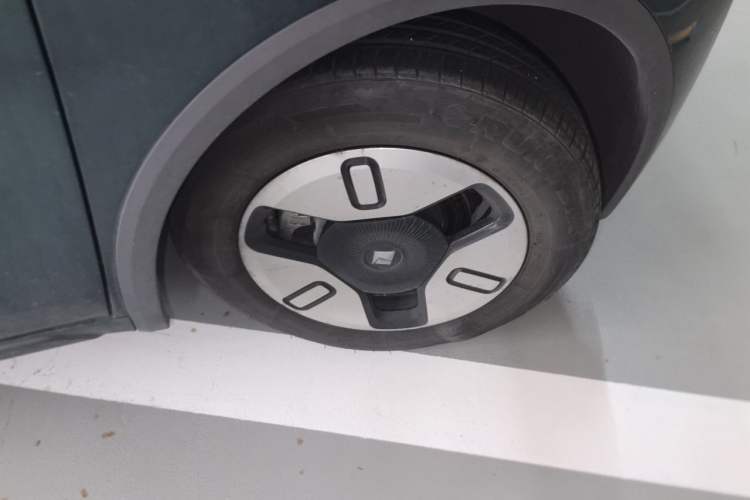 Used Baojun KiWi EV 2022 Artist Lite Edition Ternary Lithium Right Front Wheel Hub
