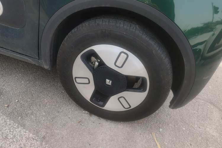 Used Baojun KiWi EV 2022 Designer Lite Edition Lithium Iron Phosphate Right Front Wheel Hub