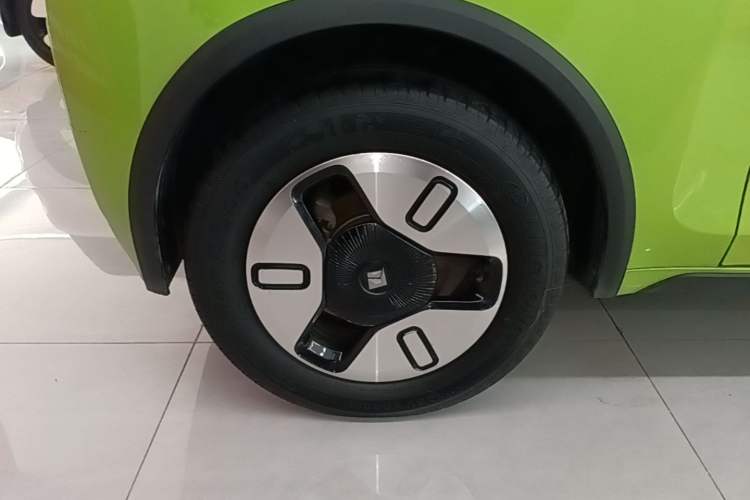 Used Baojun KiWi EV 2022 Designer Lite Edition Ternary Lithium Right Rear Wheel Hub