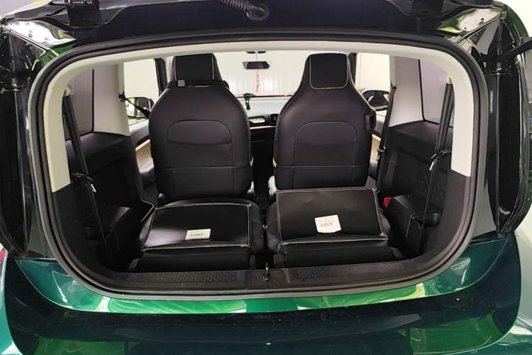 Used Baojun KiWi EV 2022 Artist Lite Edition Lithium Iron Phosphate Trunk