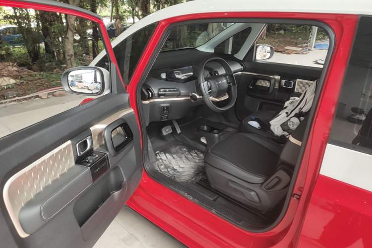 Used Baojun KiWi EV 2022 Artist Lite Edition Lithium Iron Phosphate Driver Seat