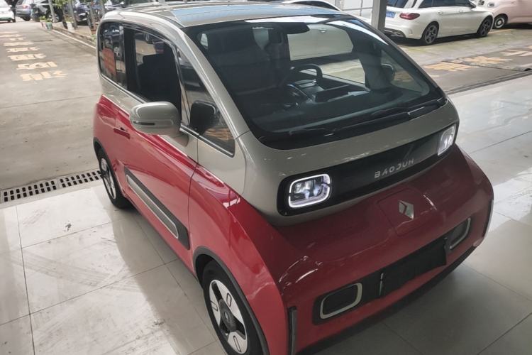 Used Baojun KiWi EV 2022 Artist Lite Edition Lithium Iron Phosphate Front Right 45 Deg