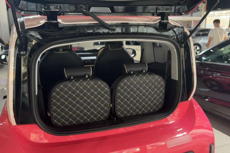 Used Baojun KiWi EV 2022 Artist Lite Edition Ternary Lithium Interior 4
