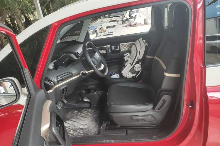 Used Baojun KiWi EV 2022 Artist Lite Edition Lithium Iron Phosphate Left Front Seat