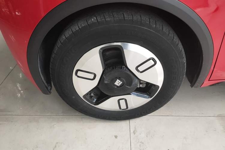 Used Baojun KiWi EV 2022 Artist Lite Edition Lithium Iron Phosphate Left Front Wheel Hub