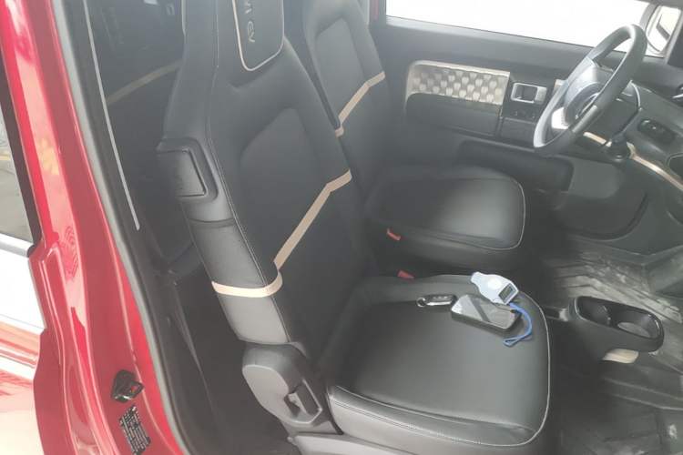 Used Baojun KiWi EV 2022 Artist Lite Edition Lithium Iron Phosphate Right Front Seat