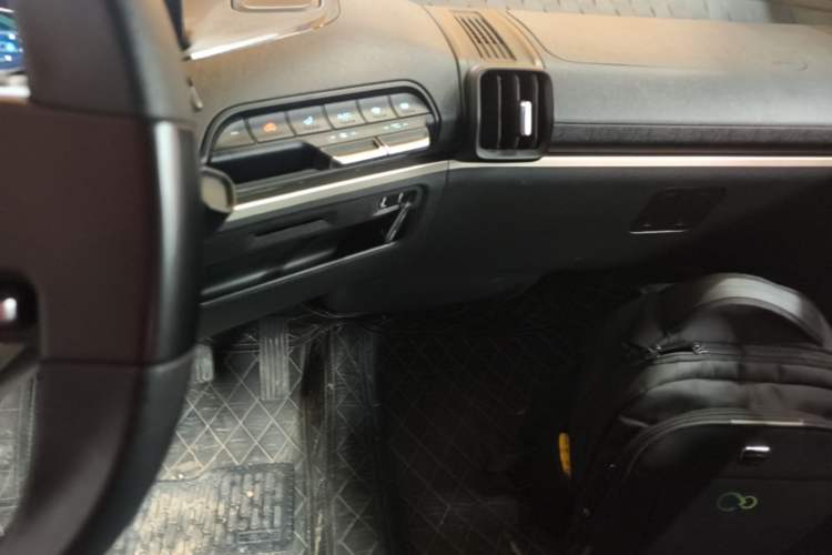 Used Baojun KiWi EV 2022 Artist Lite Edition Ternary Lithium Audio And AC Panel