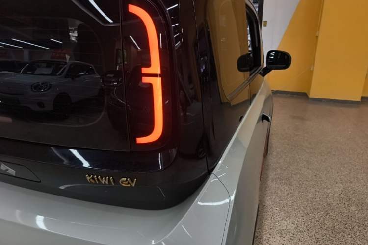 Used Baojun KiWi EV 2022 Artist Lite Edition Ternary Lithium Exterior 3