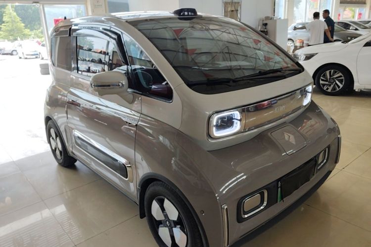 Used Baojun KiWi EV 2022 Designer Lite Edition Lithium Iron Phosphate Front Right 45 Deg