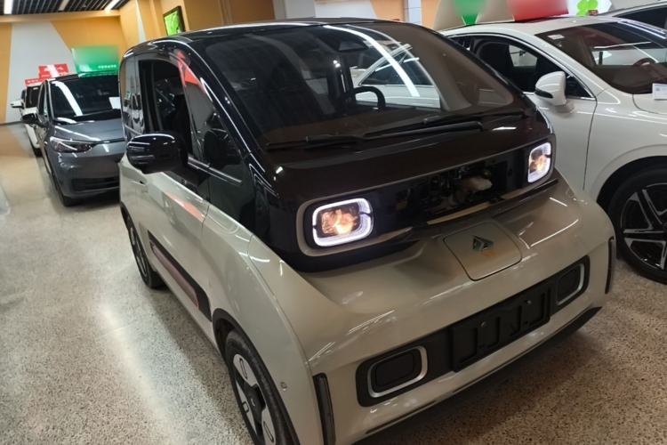 Used Baojun KiWi EV 2022 Artist Lite Edition Ternary Lithium Front Right 45 Deg
