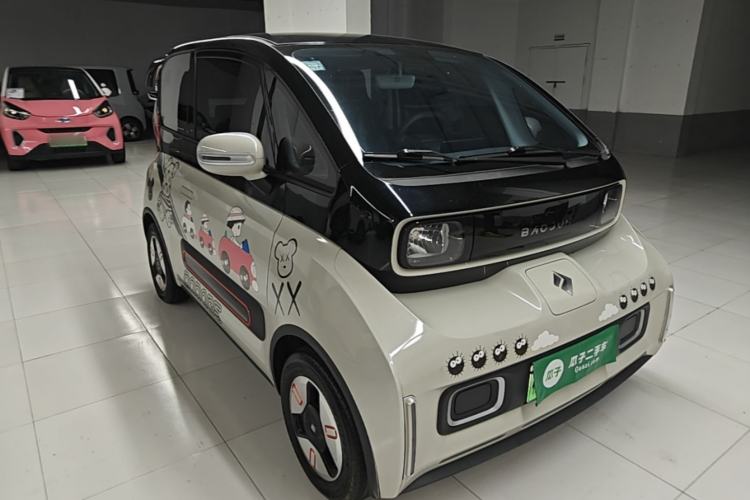 Used Baojun KiWi EV 2022 Designer Lite Edition Ternary Lithium Front Right 45 Deg