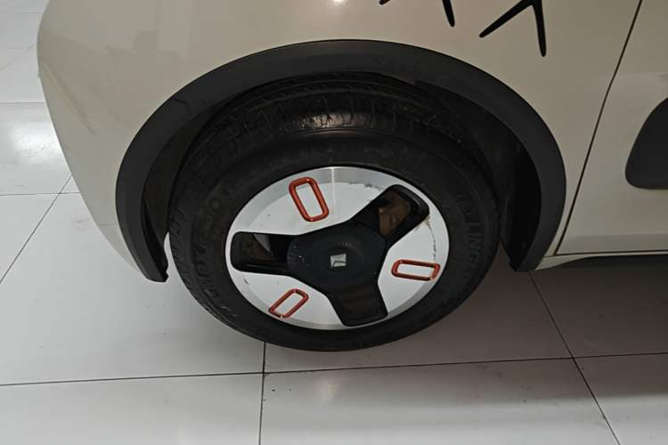 Used Baojun KiWi EV 2022 Designer Lite Edition Ternary Lithium Left Front Wheel Hub