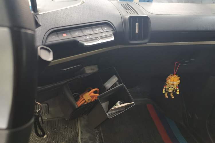 Used Baojun KiWi EV 2022 Designer Lite Edition Lithium Iron Phosphate Audio And AC Panel