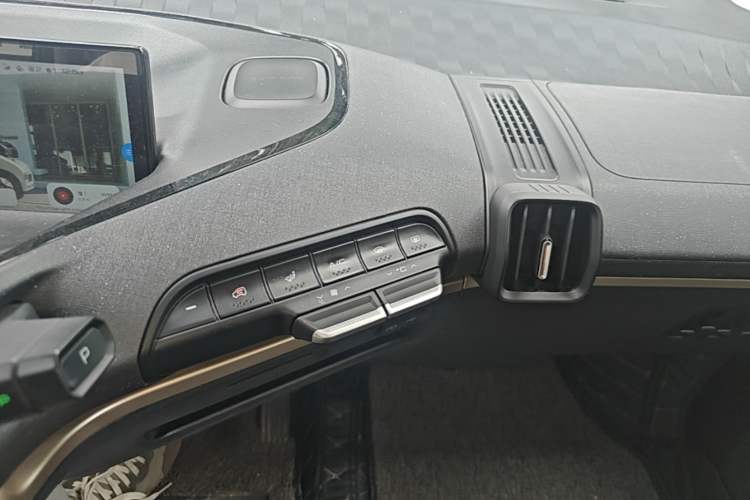 Used Baojun KiWi EV 2022 Artist Lite Edition Ternary Lithium Audio And AC Panel