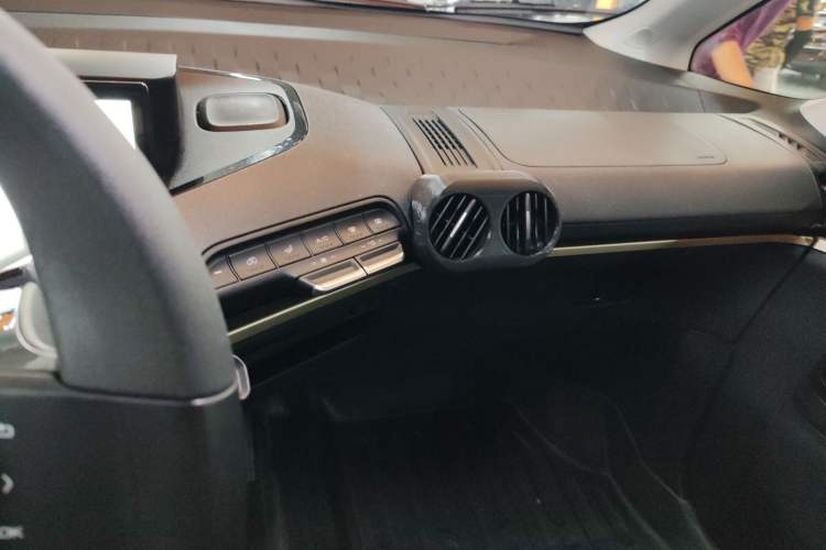 Used Baojun KiWi EV 2022 Artist Lite Edition Ternary Lithium Audio And AC Panel