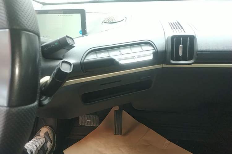 Used Baojun KiWi EV 2022 Artist Lite Edition Ternary Lithium Audio And AC Panel