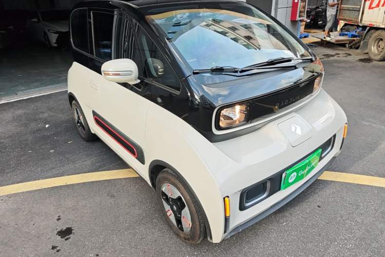 Used Baojun KiWi EV 2022 Designer Lite Edition Ternary Lithium Front Right 45 Deg