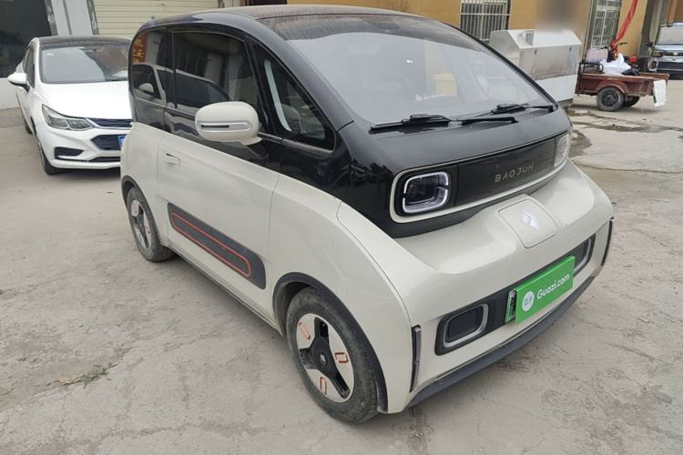 Used Baojun KiWi EV 2022 Artist Lite Edition Lithium Iron Phosphate Front Right 45 Deg