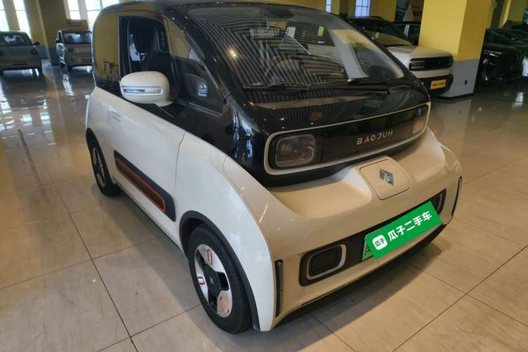 Used Baojun KiWi EV 2022 Designer Lite Edition Ternary Lithium Front Right 45 Deg