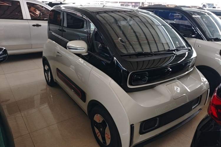 Used Baojun KiWi EV 2022 Artist Lite Edition Lithium Iron Phosphate Front Right 45 Deg