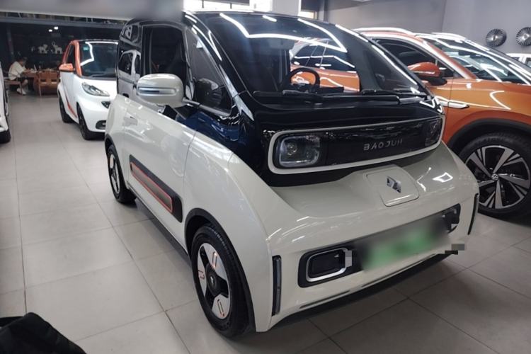 Used Baojun KiWi EV 2022 Artist Lite Edition Ternary Lithium Front Right 45 Deg