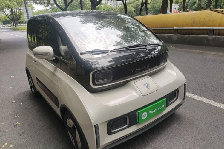 Used Baojun KiWi EV 2022 Artist Lite Edition Ternary Lithium Front Right 45 Deg
