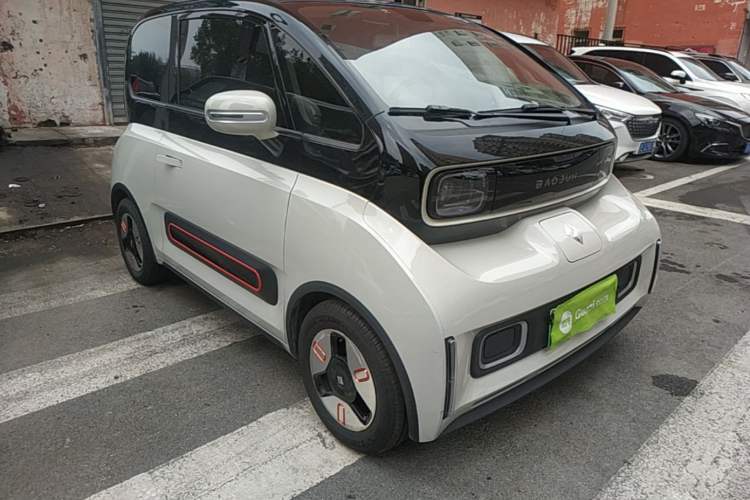 Used Baojun KiWi EV 2022 Artist Lite Edition Ternary Lithium Front Right 45 Deg