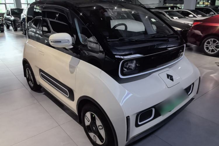 Used Baojun KiWi EV 2022 Designer Lite Edition Lithium Iron Phosphate Front Right 45 Deg