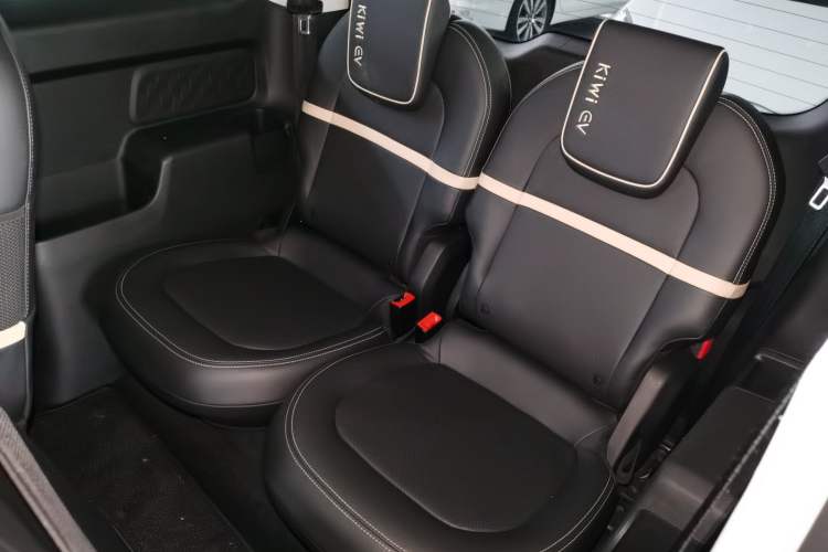 Used Baojun KiWi EV 2022 Artist Lite Edition Lithium Iron Phosphate Interior 4