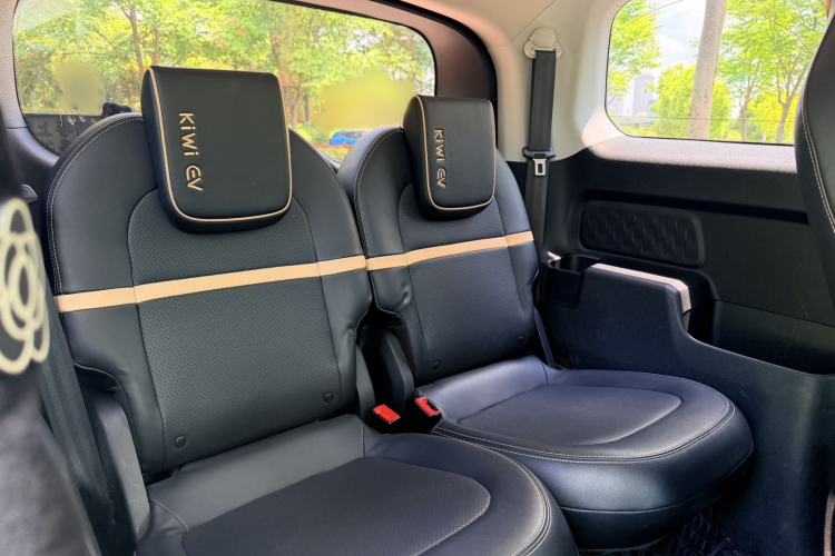 Used Baojun KiWi EV 2022 Designer Lite Edition Lithium Iron Phosphate Interior 5