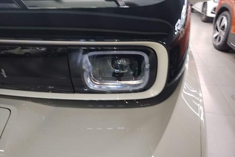 Used Baojun KiWi EV 2022 Artist Lite Edition Ternary Lithium Left Front Headlight