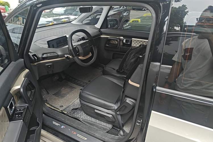 Used Baojun KiWi EV 2022 Artist Lite Edition Ternary Lithium Left Front Seat