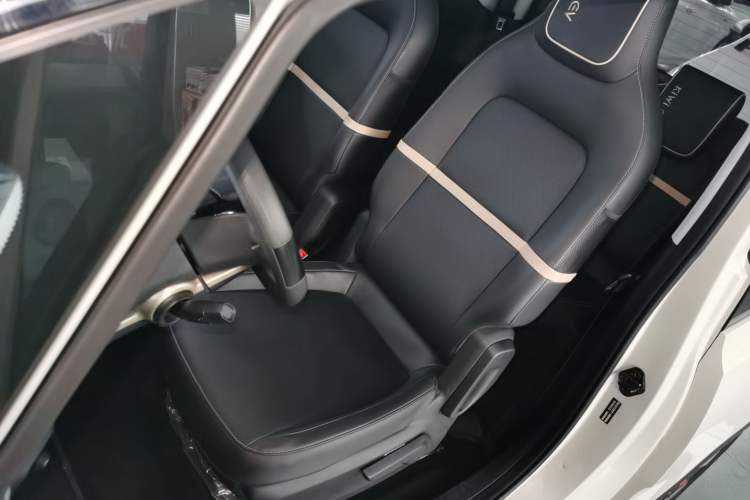 Used Baojun KiWi EV 2022 Artist Lite Edition Lithium Iron Phosphate Left Front Seat